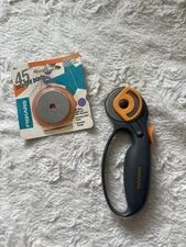 FISKARS Classic Loop Rotary Cutter 45mm Blade w/ Safety Lock - Pre-owned
