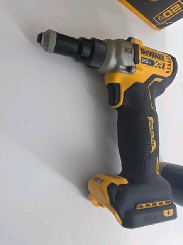 DCF414BDeWalt 20V MAX XR Brushless Cordless 1/4" Rivet Tool (Tool only) USED