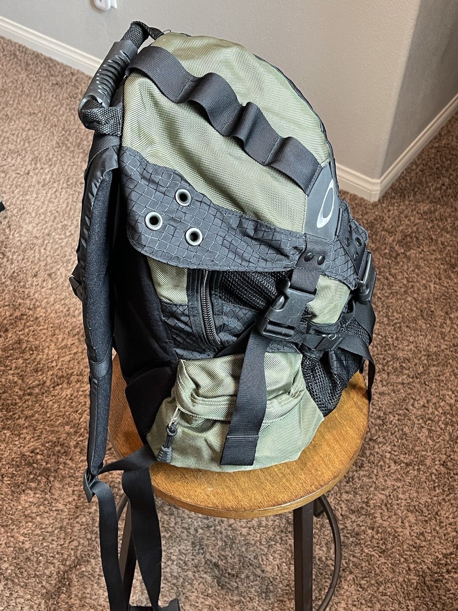Oakley icon backpack Classic | eBay Oakley icon backpack Classic | eBay