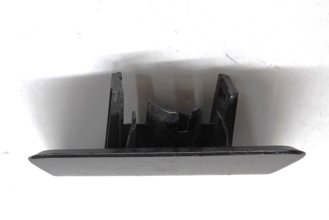 2014-2016 Maserati GT Front Bumper Headlight Washer Cover Right 80056800 OEM A1