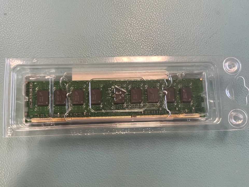 Crucial CT51272BA1067 4GB DIMM DDR3 PC3-8500 1066 MHz - Image 3 of 3