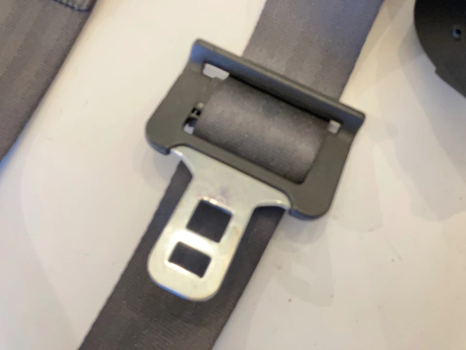 Retractor cinturón seguridad trasero 1998-01 Ram 1500 2500 3500 cabina quad club 5GT78LAZAB Foto 2 de 4