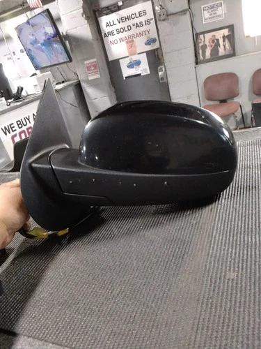 2007-2013 Chevrolet Tahoe Suburban Right Passenger Door Mirror OEM O2211 DG