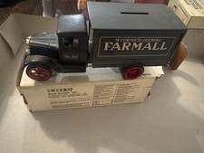 Ertl 1931 Hawkeye Motor Truck Bank 1/34 - Farmall