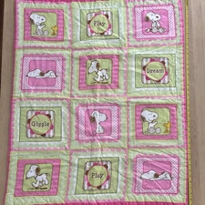 ADORABLE SNOOPY & WOODSTOCK Baby Quilt. 40 x 32 Inches. Pink/Green. Pre-owned.