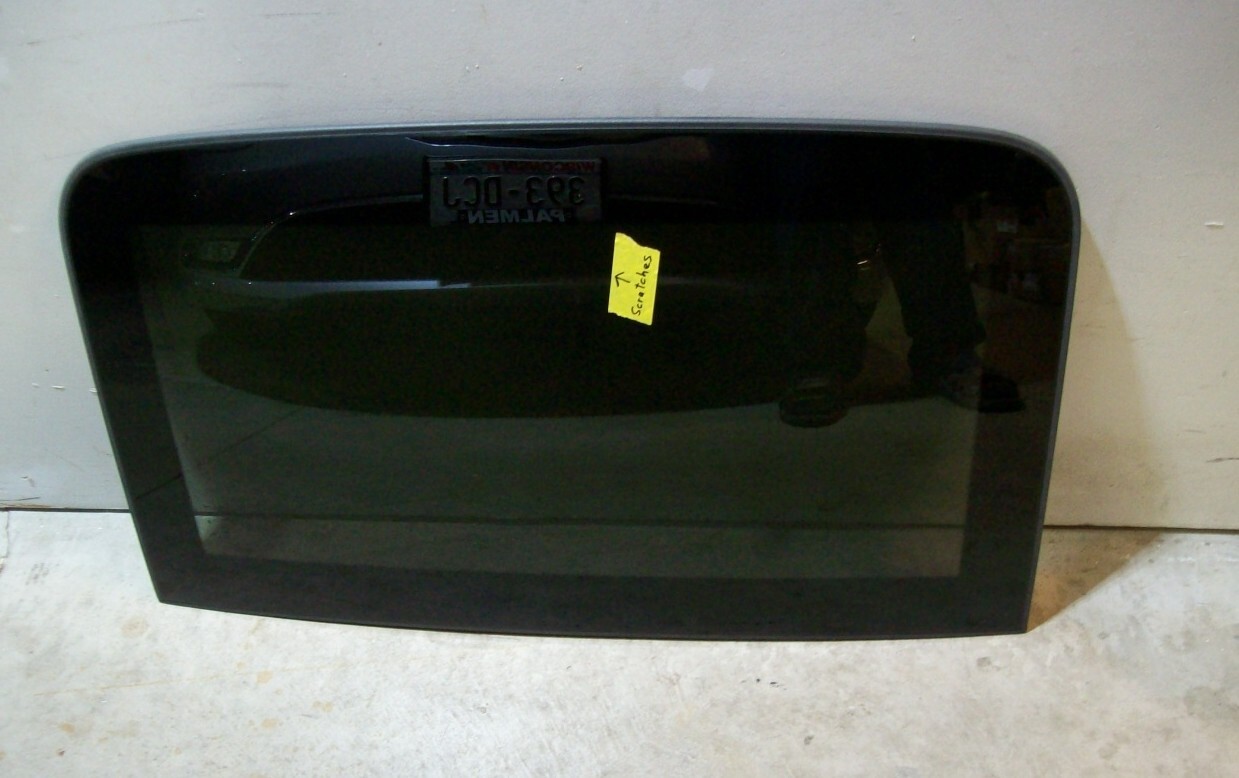 2022 2023 Mitsubishi Outlander Sunroof Glass . OEM , USED . Scratches