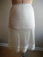 VANITY FAIR Nylon Cream Half Slip, Layered Lace Hem - Size S - USA