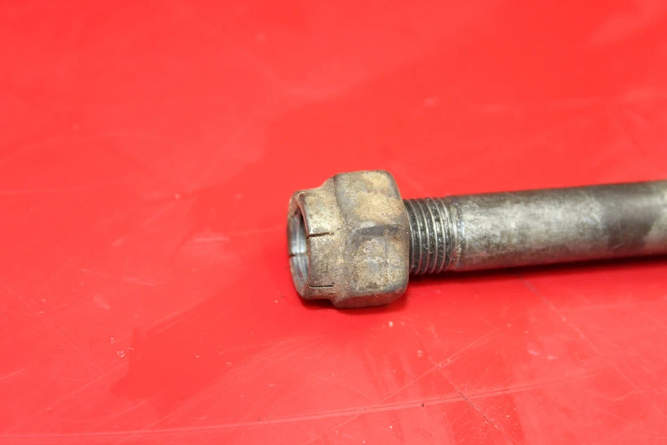 TORNILLO PIVOTE EJE LLANTA RUEDA DELANTERA YAMAHA TTR125 TTR125E TTR125L TTR125LE TTR125M Foto 2 de 4