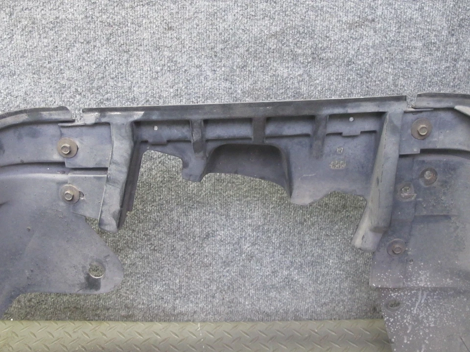 91-96 CHEVROLET CORVETTE C4 GUARDABARROS DELANTERO IZQUIERDO FORRO PROTECTOR CONTRA SALPICADURAS OEM Foto 4 de 4