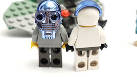 Lego Life on Mars Minifigure Play Pack w/ Figures  & Incomplete LoM Set 7311