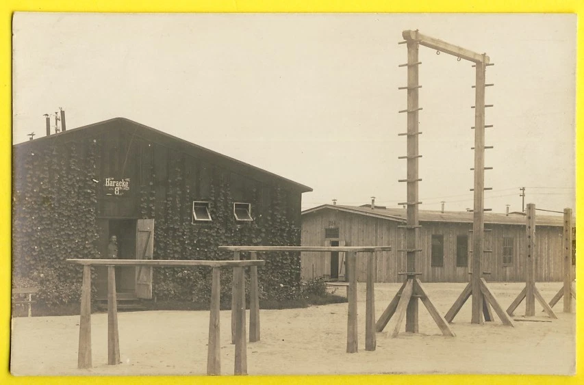cpa Carte Photo ALLEMAGNE CAMP MILITAIRE CASERNE PRISON Baracke 8 - Photo 1/1