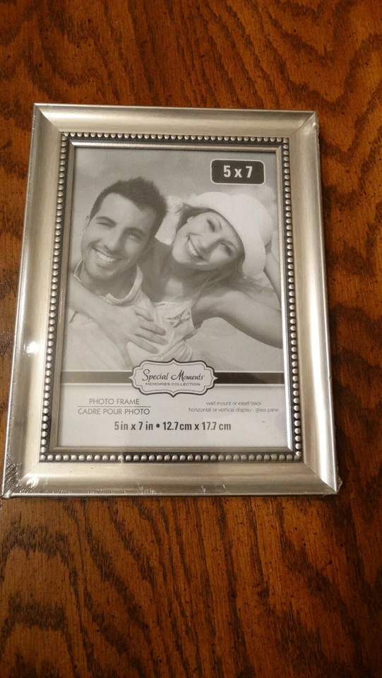 Dos marcos de fotos nuevos de 5' X 7', aspecto de peltre y dorado (¡plástico pero bonito!) Foto 3 de 4