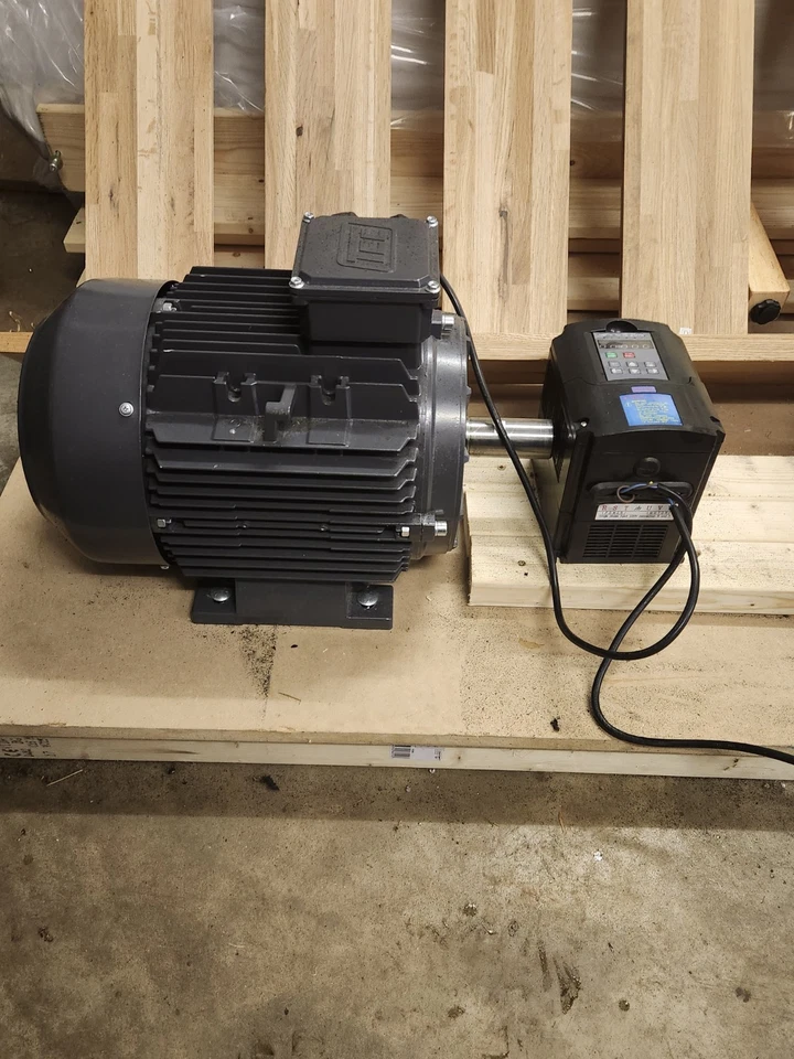 30 Newton 1800 RPM 3 phase Motor With INVERTER included - Image 3 of 4