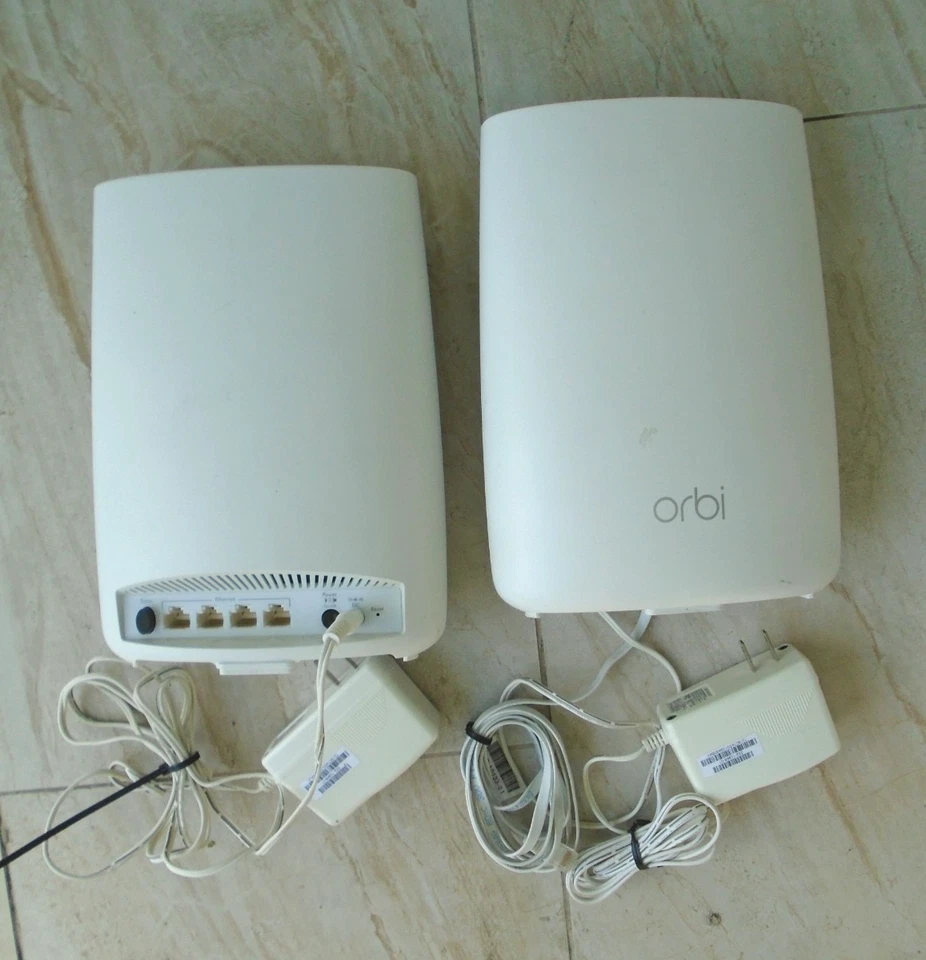 Router Netgear Orbi Satellite RBS50 y Orbi RBR50 Juego de 2 piezas Foto 3 de 4