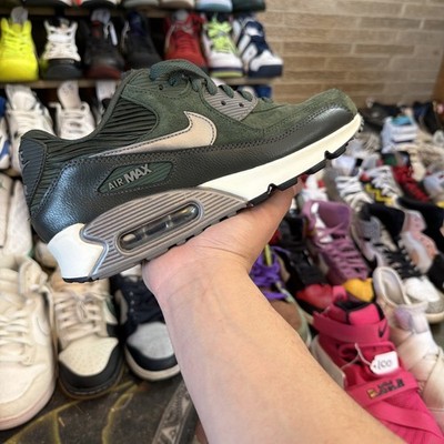 Nike Air Max 90 Lifestyle Sneakers Leather Suede Carbon Green Women s Size 8.5