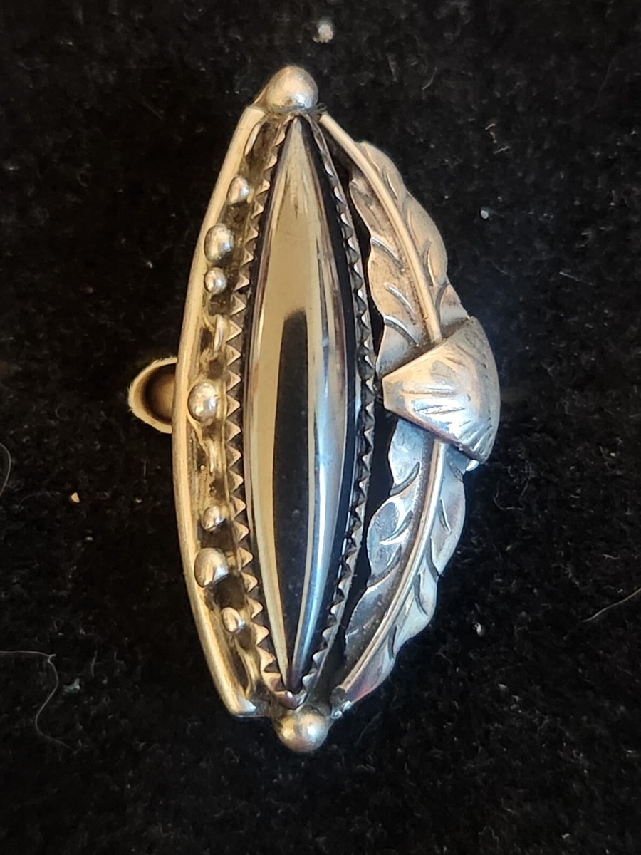Very Rare Vintage Native American Navajo Onyx Gold Sterling Silver Leaf Ring Very Rare Vintage Native American Navajo Onyx Gold Sterling Silver Leaf Ring