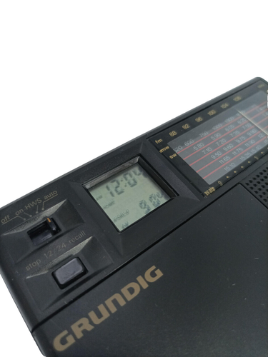 Grundig Traveller II 7 Band Travel Radio Portable FM MW SW Clock Alarm Black - Picture 6 of 24