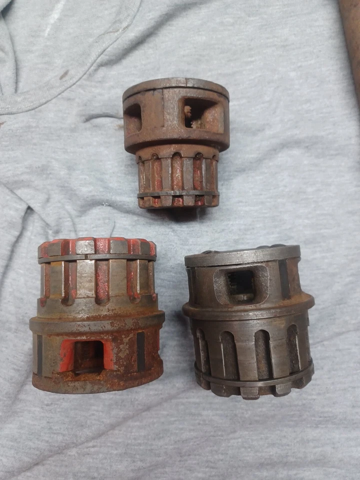 Vintage tools Pipe Threader Tool Ridget Different Size Bits 2. 1/2 And 1. 3/4 - Image 4 of 4