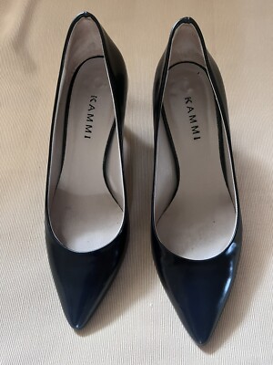 Kammi Pumps, schwarz mit Absatz, Größe 38