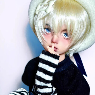 1/4 BJD Doll SD Resin Joint Birthday Present Face Makeup A Young Handsome Girl