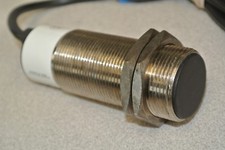 ALLEN-BRADLEY 871C-J10A30 CYLINDRICAL INDUCTIVE PROXIMITY SWITCH / 10-30VDC 18mm