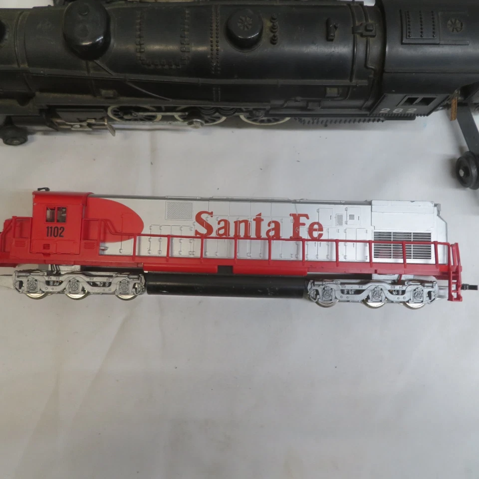 Mixed Lot of 5 Vintage American Flyer Santa Fe New York Central Model Trains - Image 3 of 4