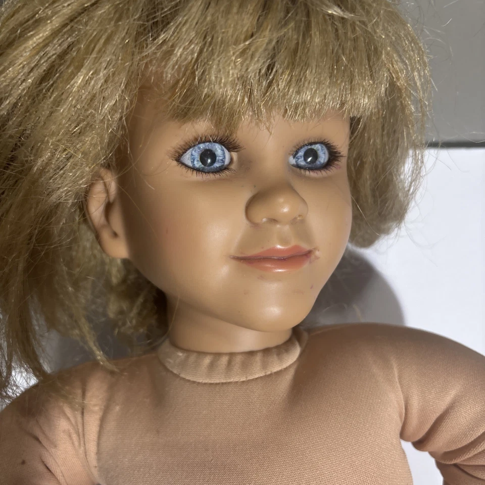 My Twinn Poseable 23" Girl Doll 2007 Blonde Hair Brown Eyes Nude - Image 2 of 4