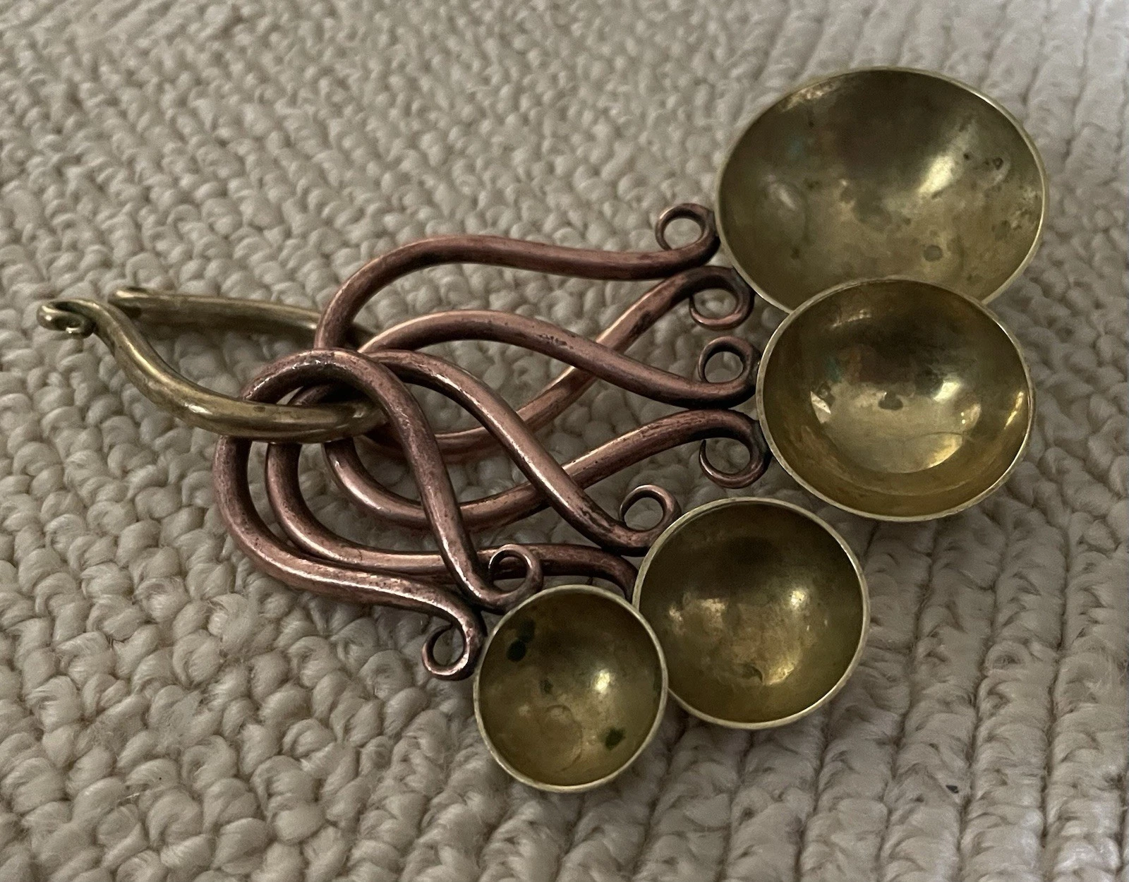 JOE SPOON Measuring Spoon Set Of 4 Plus Hook - Copper/Brass - Vintage 1989
Opens in a new window or
