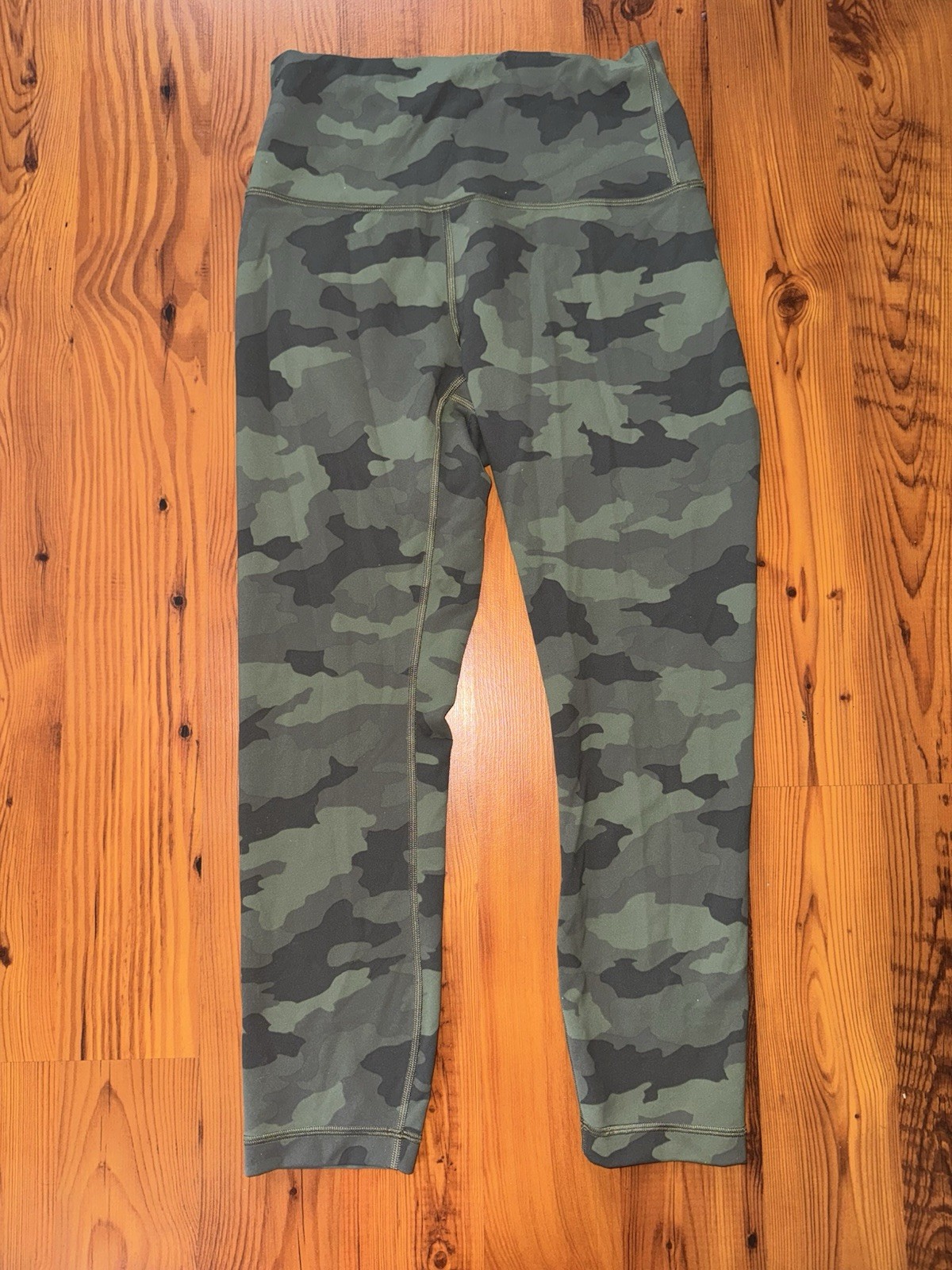 Lulomon Womens Camo Green Yoga Leggings Size 8 for Gym & Athletic Wear