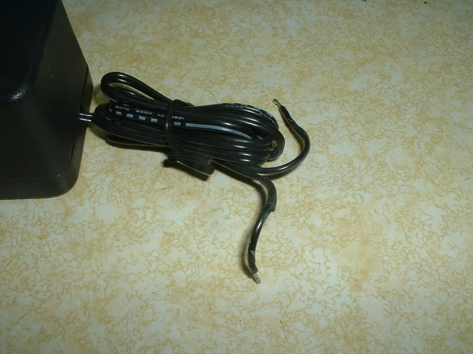 Fluke DC-DC Converter, 9 volt output, 10-16 volt input. Ideal for vehicle use - Image 3 of 3