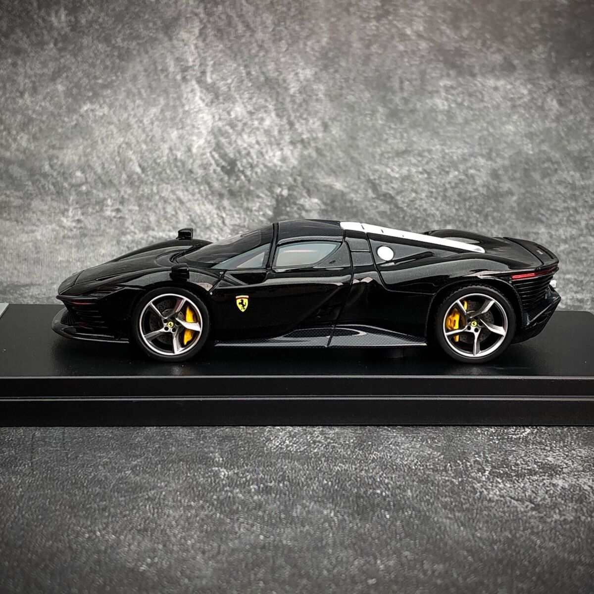 Looksmart 1/43 Ferrari SP3 Daytona Roof Close Version Nero Looksmart 1/43 Ferrari SP3 Daytona Roof Close Version Nero