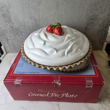 Ceramic Covered Pie Dish with Strawberry Chee...