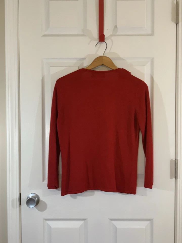 Suéter feminino Sag Harbor pequeno vermelho tamanho PM manga longa gola V babados pulôver - Imagem 3 de 4