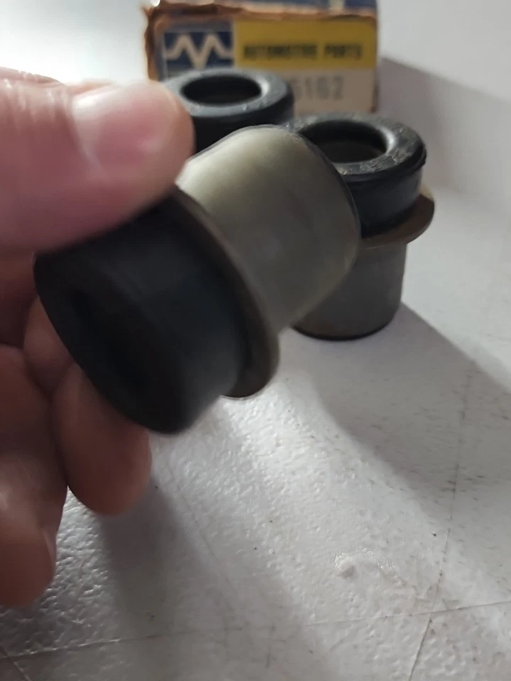 Juego de 4 bujes de brazo de control superior Pontiac 1963-1967 NORS K5162 12203 NUEVO Foto 4 de 4