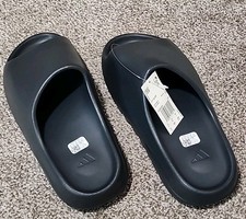 Adidas Yeezy slides "Onyx" Size 12