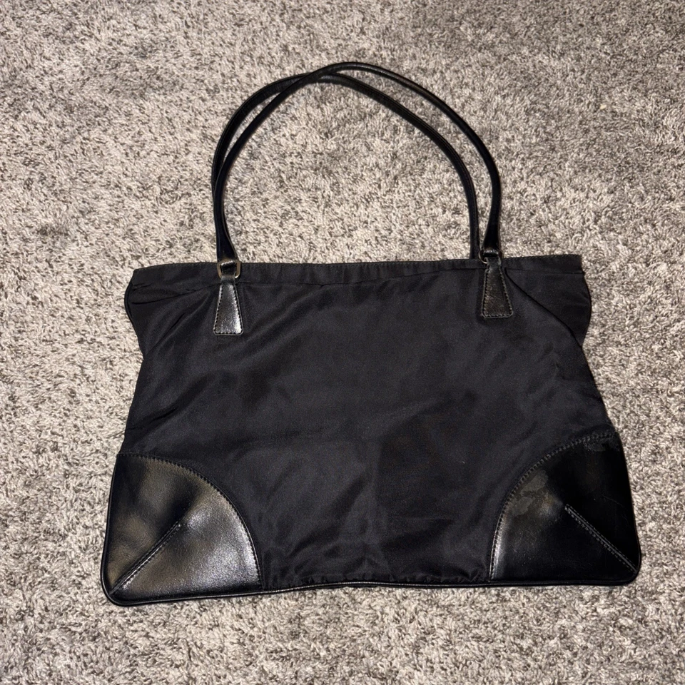 Bolsa tote Prada de náilon e couro aparada - Imagem 3 de 4