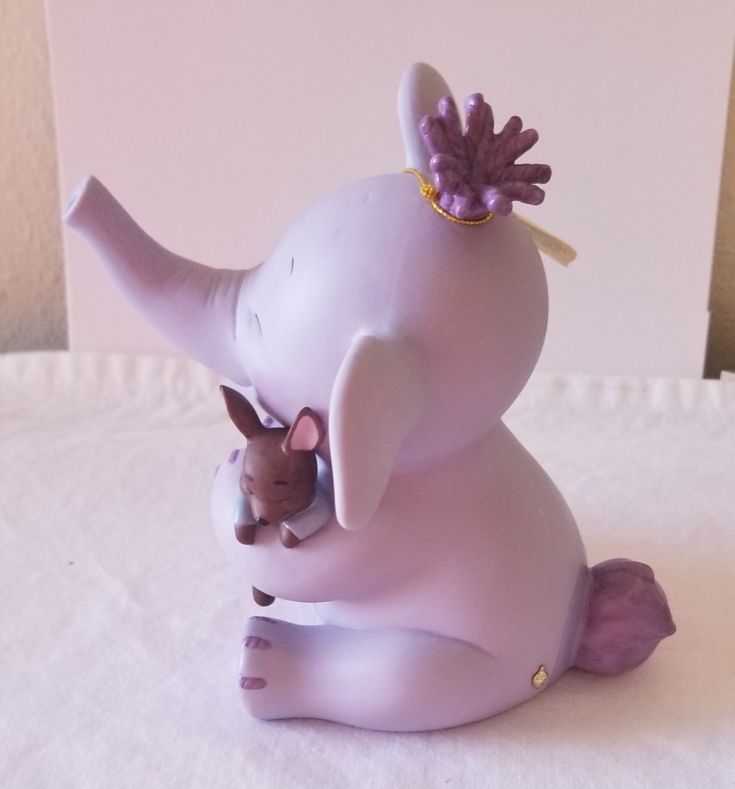 Disney Pooh & Friends Heffalump/Roo hugging porcelain figure NO BOX!!