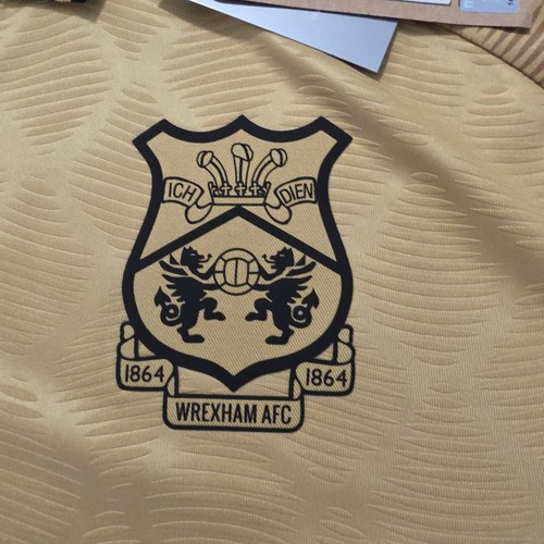 Camiseta de fútbol 2025 Macron Wrexham AFC tercera Paul Mullin hombres L Ryan Reynolds dorada - Imagen 3 de 10