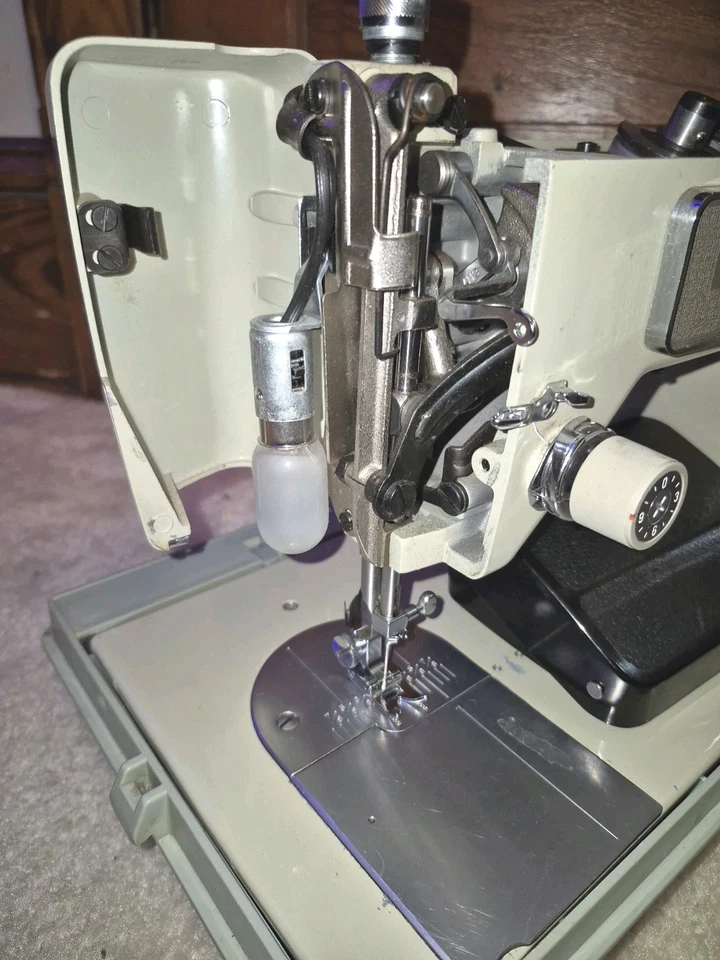 Máquina de Coser Kenmore Vintage DE ALTA RESISTENCIA Modelo 158.15160 ¡LIMPIA! MANTENIDO Foto 3 de 4