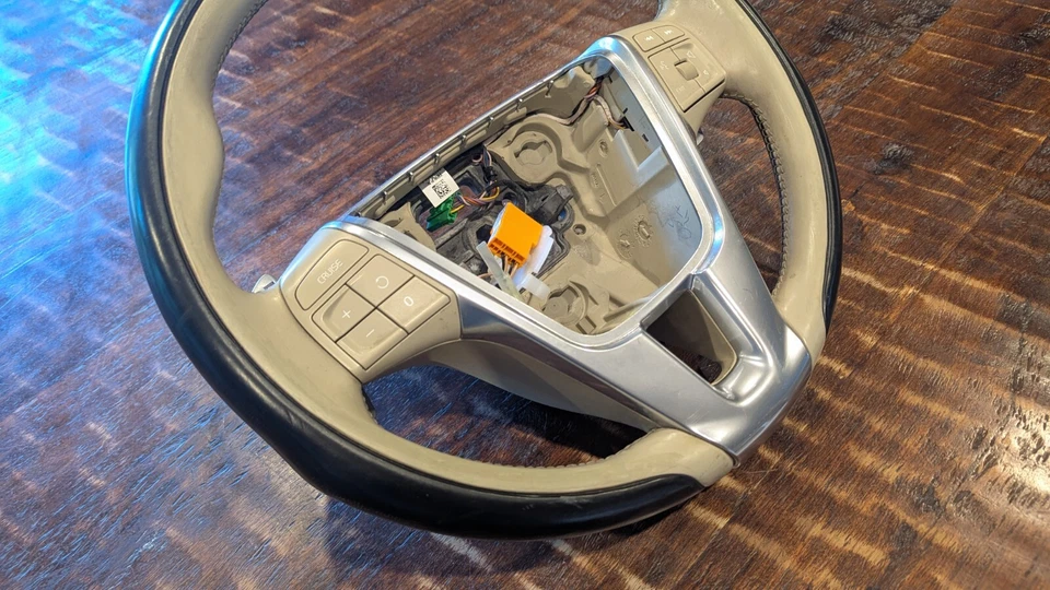 Volvo OEM S60, S80, V60, V70, XC60, XC70 Steering Wheel 3 Spoke w/Gear Paddles - Image 3 of 4