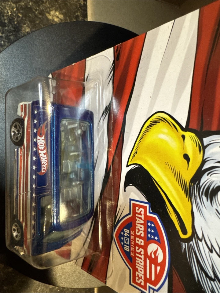 Hot Wheels Custom '77 Dodge Van Blue Stars & Stripes DLV20 2016 - Imagem 2 de 3
