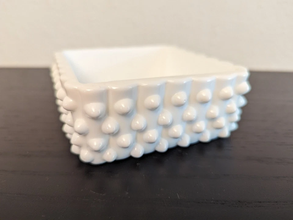 Antiguo cuenco de caramelo cuadrado de vidrio de leche Hobnail antiguo sin marca sin tapa Foto 3 de 4