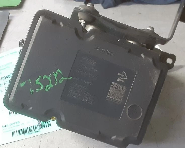 2009 CHEVY EQUINOX SATURN VUE PONTIAC TORRENT | ABS Anti-Lock Brake Pump OEM Foto 2 de 4