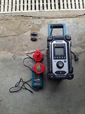 radio portative makita chargeur makita avec 3 accu outil portatif makita