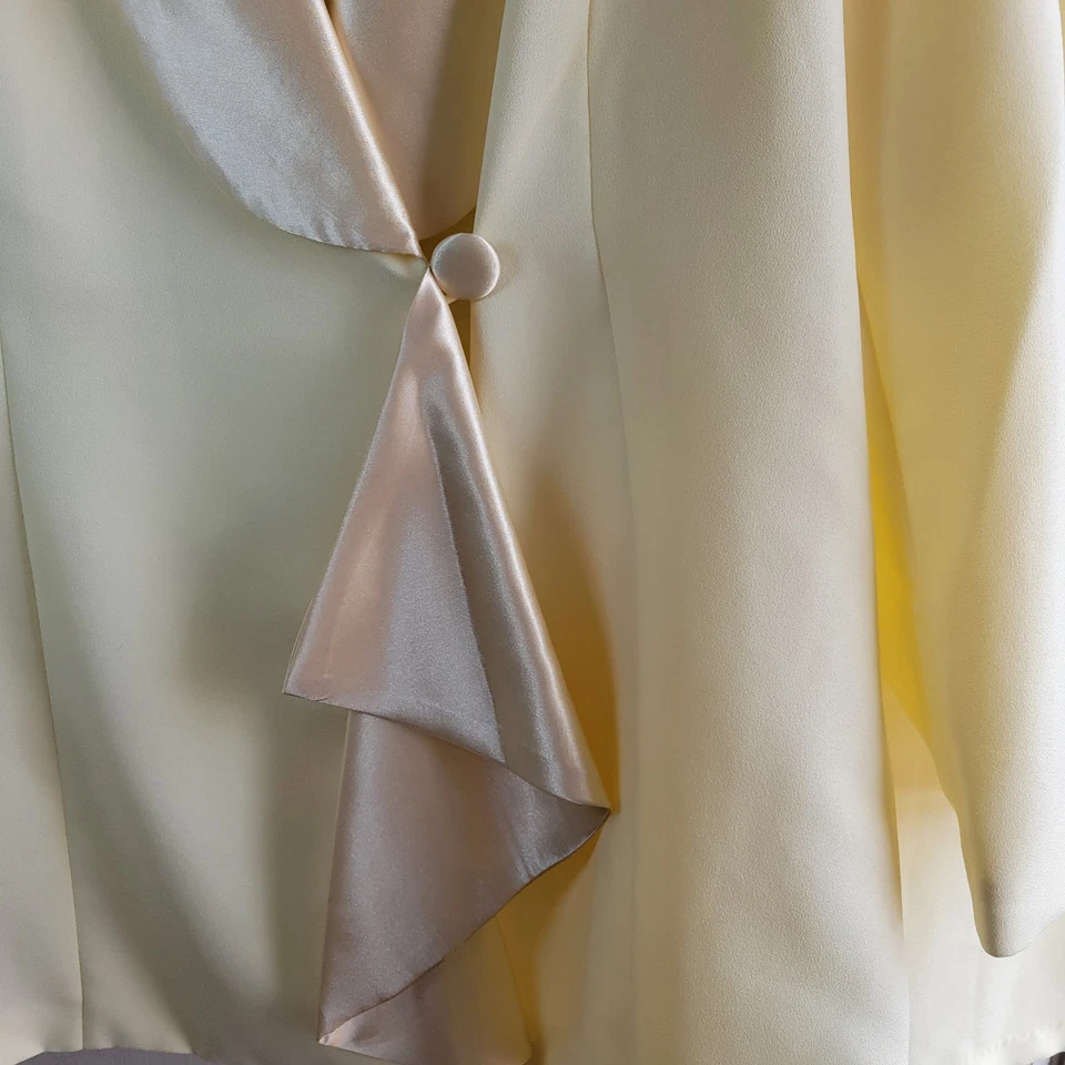 Lew Magram 系列浅黄色长袖夹克裙套装 18W 码全新 — 第 2/4 张图片