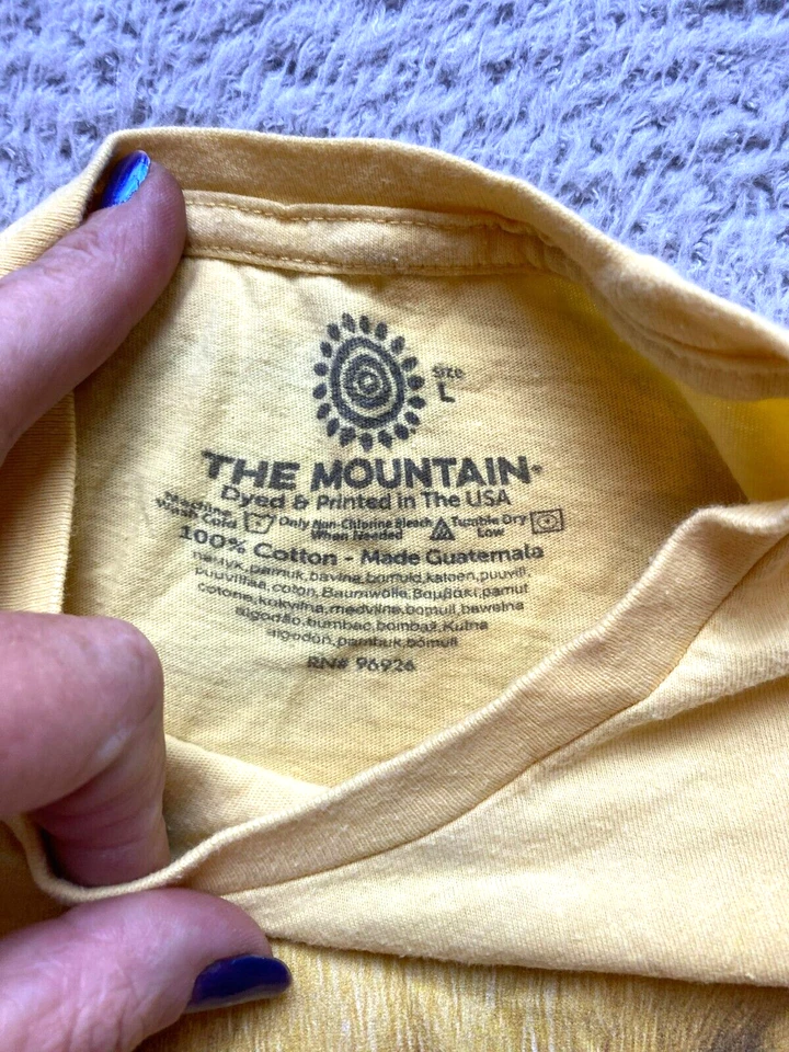 Camisa The Mountain Juvenil Grande Amarillo Dorado Perro AOP Cachorro Niños EE. UU. Foto 4 de 4