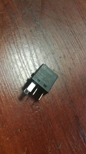Mercedes Benz Hella Multifunktions Einsatzzweckrelais 4-polig schwarz 0025421119
