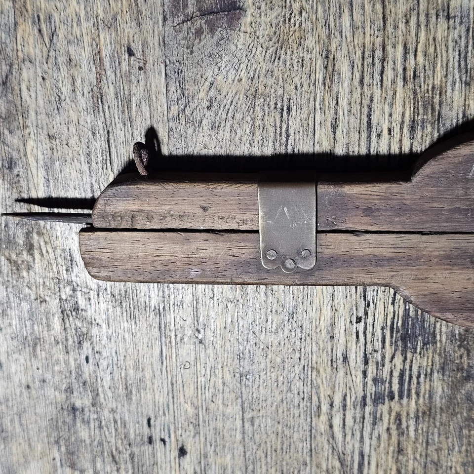 Vintage Canadian Machine Rug Hooking Tool. Good Condition Free Post - Image 3 of 4