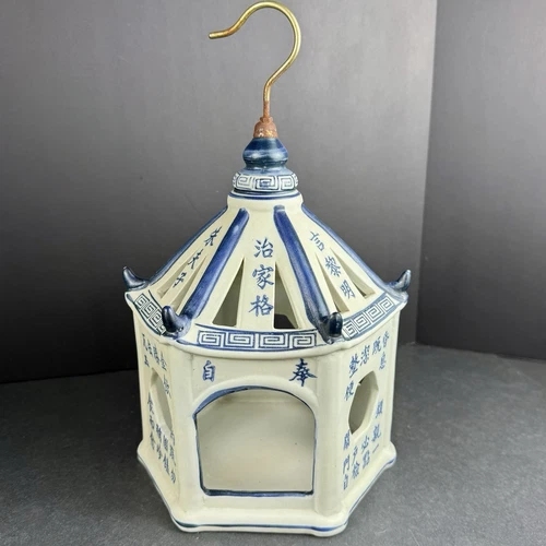 VTG Blue And White Porcelain Chinoiserie Bird House Pagoda Style Candle Holder