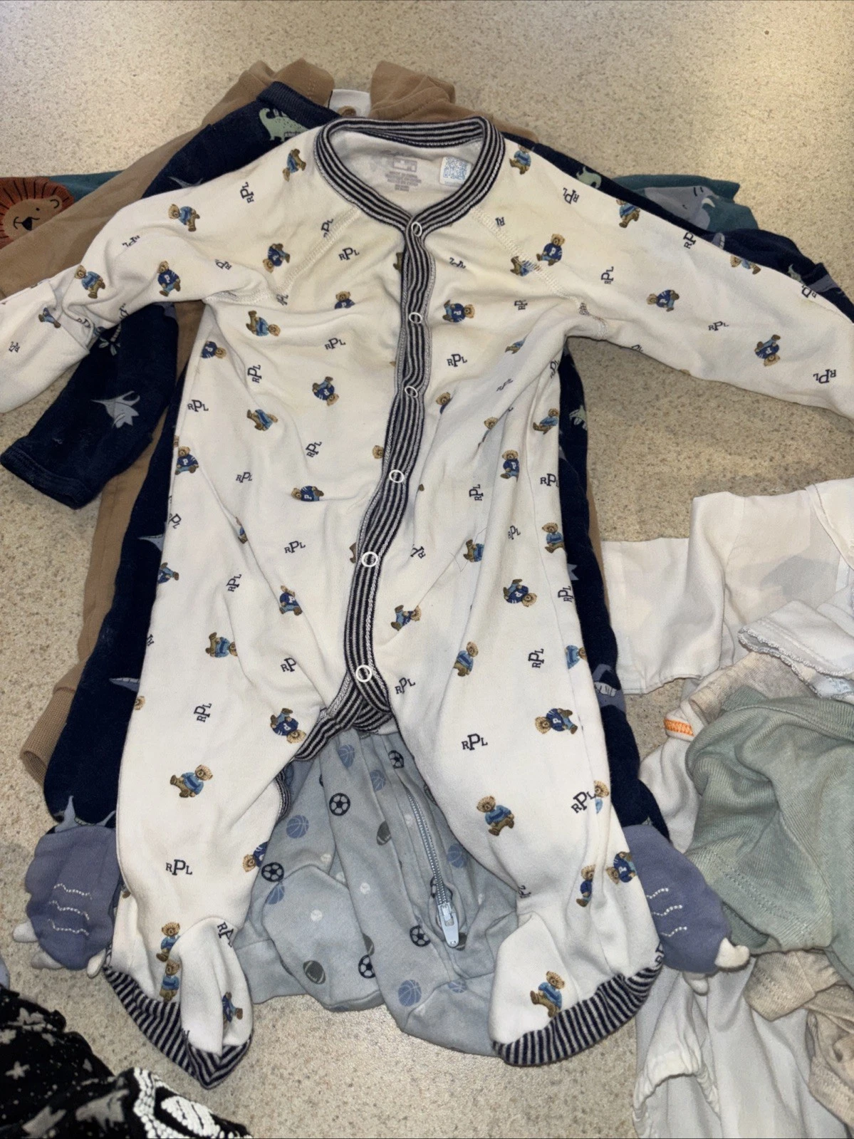 21-Piece Baby Boy 3-6 Month Clothing Lot - Nike, Feltman, Vineyard Vines, Gap
Opens in a new window